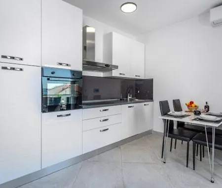 Maris Apartment