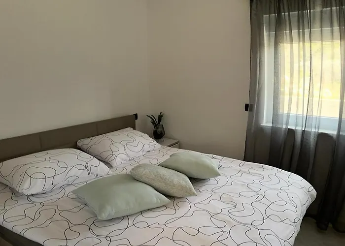 Apartament Maris *
